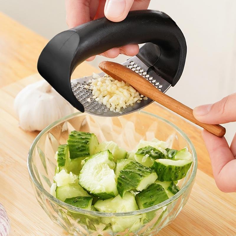 1Pcs-Stainless-Garlic-Press-Household-Manual-Garlic-Press-Device-Kitchen-Press-Squeezer-Ginger-Garlic-Tools-Kitchen-1