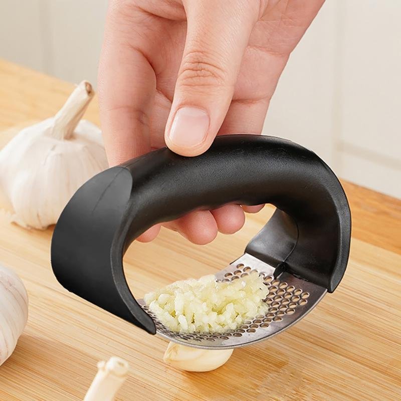 1Pcs-Stainless-Garlic-Press-Household-Manual-Garlic-Press-Device-Kitchen-Press-Squeezer-Ginger-Garlic-Tools-Kitchen-2