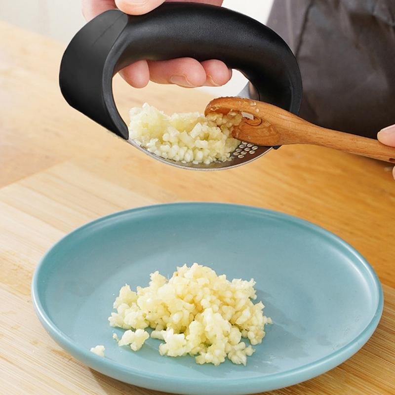 1Pcs-Stainless-Garlic-Press-Household-Manual-Garlic-Press-Device-Kitchen-Press-Squeezer-Ginger-Garlic-Tools-Kitchen-3