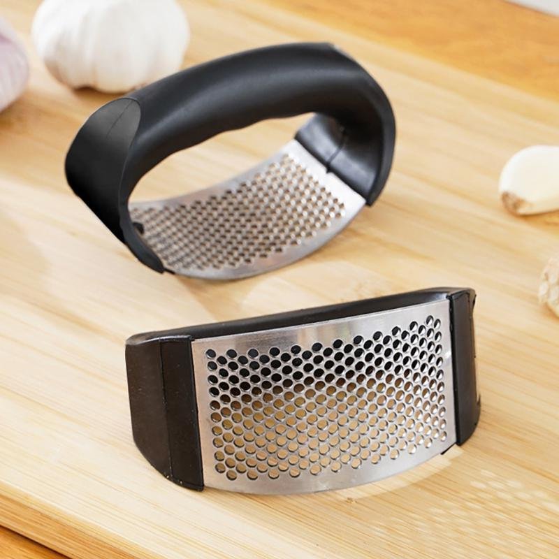 1Pcs-Stainless-Garlic-Press-Household-Manual-Garlic-Press-Device-Kitchen-Press-Squeezer-Ginger-Garlic-Tools-Kitchen-4
